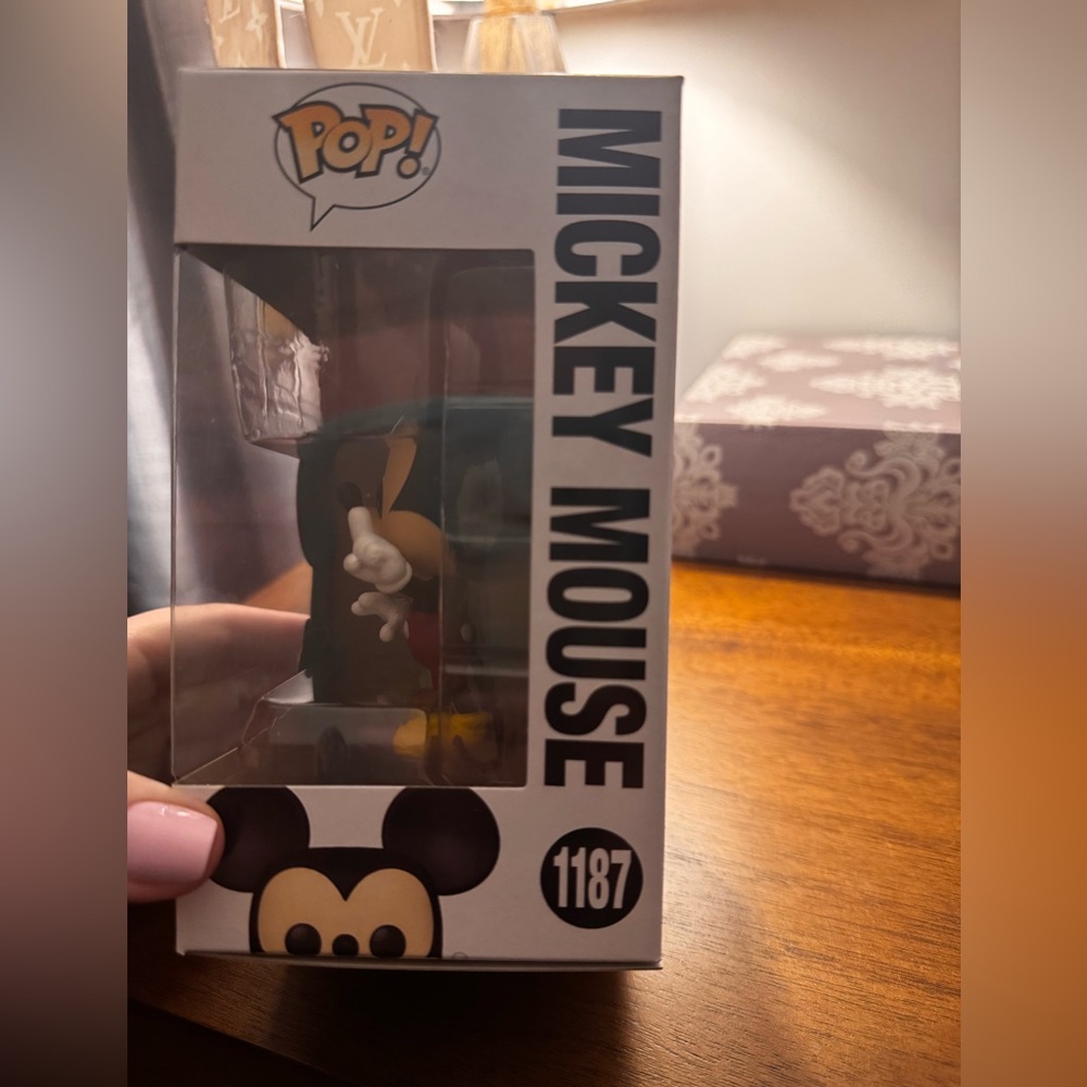 NIB Funko POP! Disney Mickey Mouse and Minnie Mouse Collectible Set - Picture 5 of 7